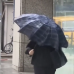 Giappone, tempesta tropicale: edifici danneggiati e strade squarciate