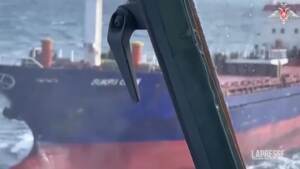 Russia, Marina ispeziona nave cargo diretta in Ucraina