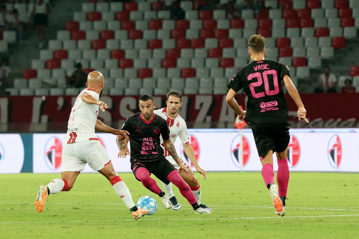 Serie B, Bari-Palermo 0-0 nel primo anticipo