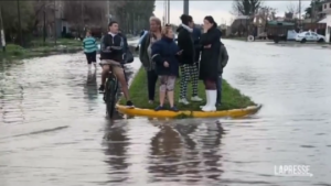Argentina, alluvione colpisce La Plata: strade e case allagate