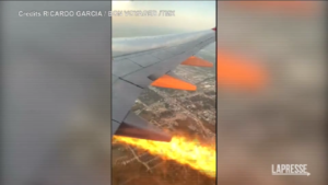 Usa, fiamme dal motore: l’aereo è costretto all’atterraggio immediato