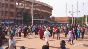 Niger, combattenti volontari si radunano allo stadio di Niamey