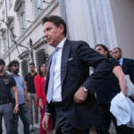 Benzina, Conte a Meloni: “Cittadini stremati, intendi fare qualcosa?”