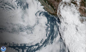 Foto satelitarie - l' uragano Hilary si dirige verso la costa Messicana direzione California