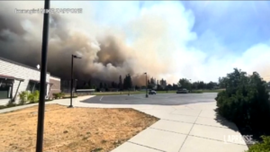 Usa, maxi incendio nello Stato di Washington: 1 morto e 185 edifici distrutti