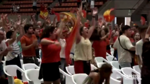 Finale mondiali femminili, fan in festa a Barcellona per l’1-0 Spagna