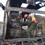 Pakistan, autobus in fiamme su strada verso Islamabad: 18 morti