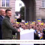 Danimarca, in migliaia per Zelensky davanti al Parlamento