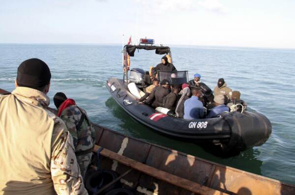 Migranti fermati dalla Guardia Nazionale Tunisina mentre cercavano di raggiungere l’Italia