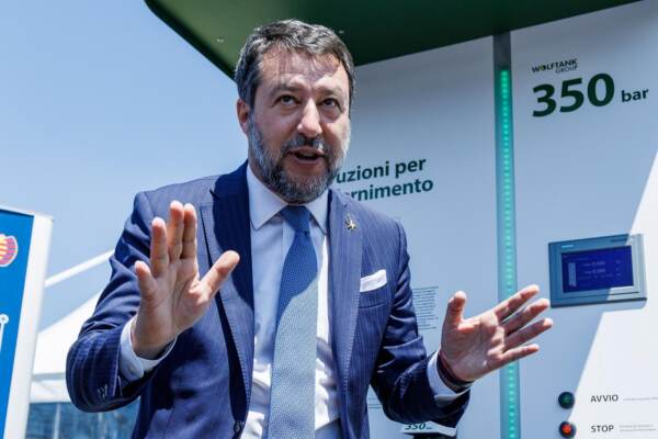 Matteo Salvini alla presentazione del progetto “Prima stazione di rifornimento a idrogeno a Roma”