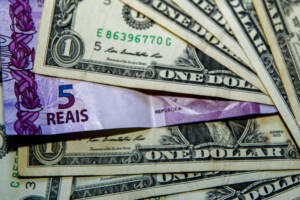Brics, Lula proporrà valuta comune alternativa al dollaro