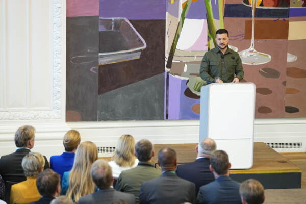 Ucraina, Zelensky: “Vicini Russia a rischio se Kiev non resiste”
