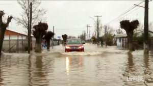Inondazioni in Cile, allerta in 4 regioni: isolate 30mila persone