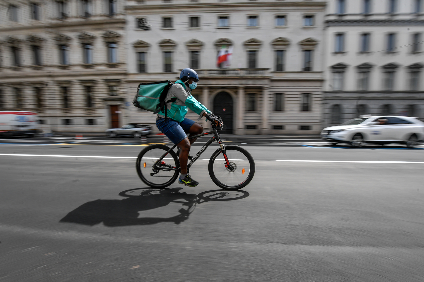 Cibo, delivery vale quasi 2 miliardi in Italia