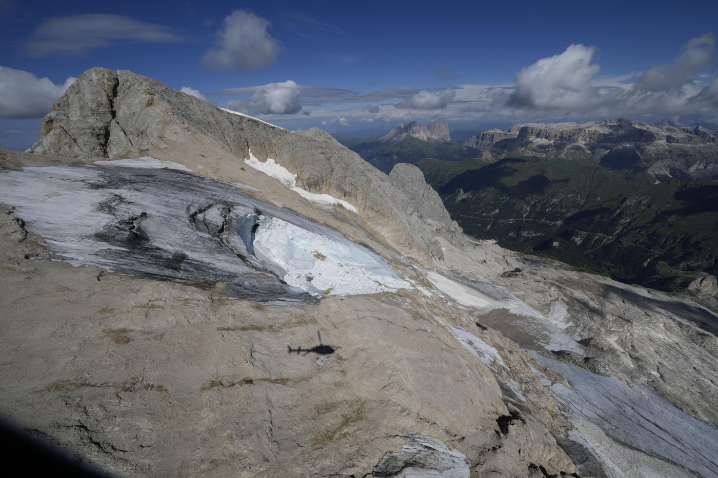 Clima, +18 gradi sulla Marmolada: allerta per escursionisti Clima, +18 gradi sulla Marmolada: allerta per escursionisti