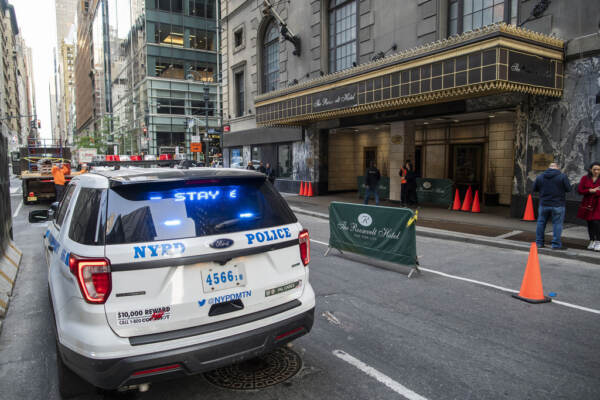 Usa, coppia italiana investita da auto a New York: grave una donna