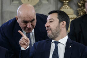 Libro Vannacci, Salvini difende il generale. Crosetto: “Agito da ministro, rifarei tutto”