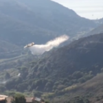 Incendio sull’isola d’Elba, vigili del fuoco al lavoro con i canadair