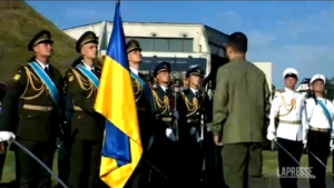 Ucraina, Zelensky celebra la giornata nazionale della bandiera