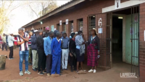 Zimbabwe, aperti i seggi per le elezioni presidenziali e parlamentari
