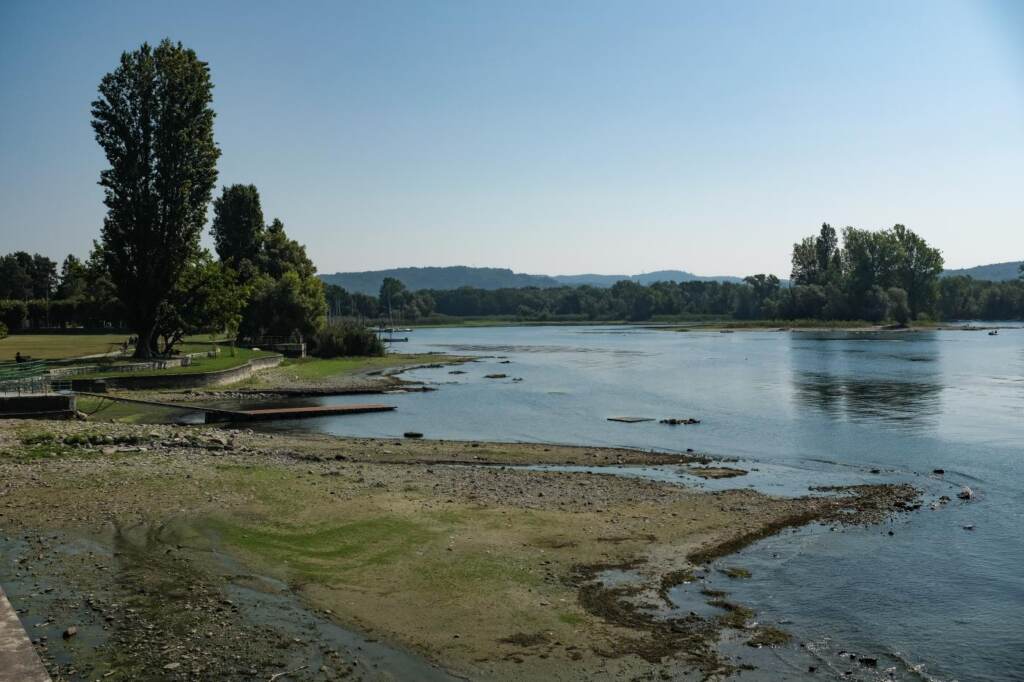 Galleria foto 'Lago Maggiore bassissimo tra siccità e problemi di regolazione dei livelli: le immagini' - foto 7