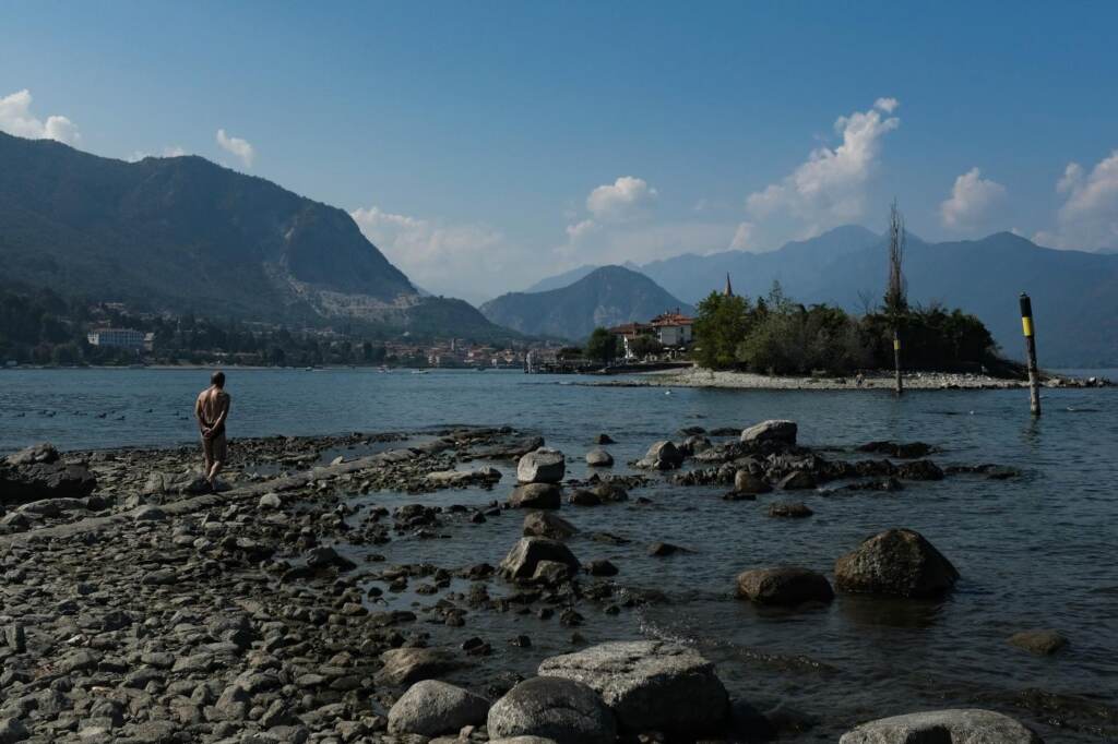 Galleria foto 'Lago Maggiore bassissimo tra siccità e problemi di regolazione dei livelli: le immagini' - foto 9