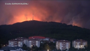 Turchia, nove villaggi evacuati a causa degli incendi al confine con la Grecia