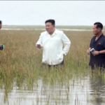Corea Nord, Kim Jong Un in visita a campi agricoli alluvionati