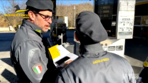 Pescara, irregolarità a distributore carburante: multa da 20mila euro