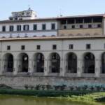 Firenze, imbrattate le colonne del Corridoio Vasariano