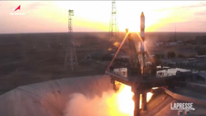 Spazio, la Russia lancia in orbita il cargo Progress MS-24