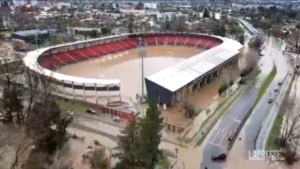 Inondazioni in Cile, case allagate e strade come fiumi