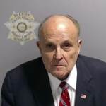 Usa, Rudy Giuliani si costituisce in Georgia: incriminato con Trump