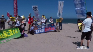 Fukushima, rilascio acqua centrale nucleare: protesta ambientalisti