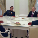Russia, militari ricevono onorificenze: Putin li accoglie nel palazzo del Cremlino
