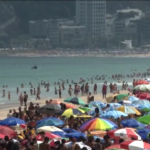 Caldo in Brasile, spiagge affollate anche d’inverno