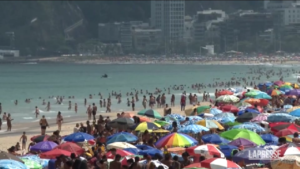 Caldo in Brasile, spiagge affollate anche d’inverno