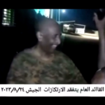Sudan, il capo dell’esercito tra i soldati: una delle sue rare apparizioni