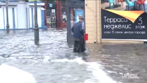Russia, alluvioni paralizzano la città di Vladivostok