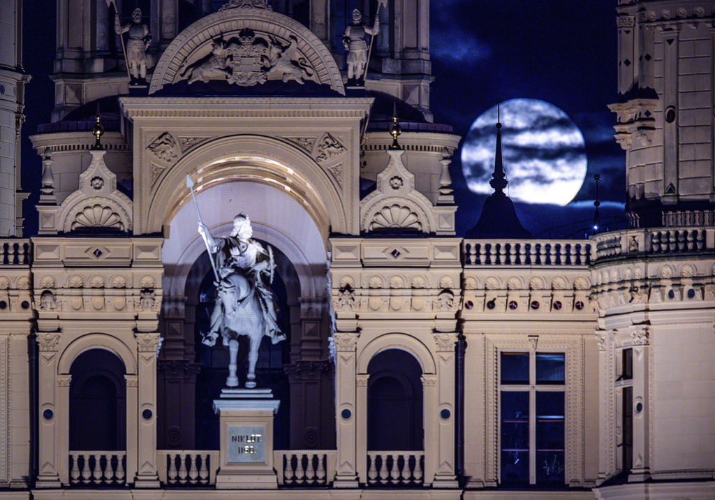 Superluna blu in arrivo il 31 agosto Superluna blu in arrivo il 31 agosto