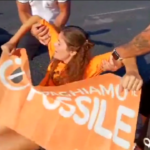 Ultima Generazione, attivisti bloccano la Strada Statale Adriatica in Puglia