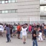 Caso Rubiales, manifestanti davanti alla federcalcio spagnola