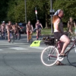 Usa, nudi in bicicletta: a Philadelphia l’originale corsa