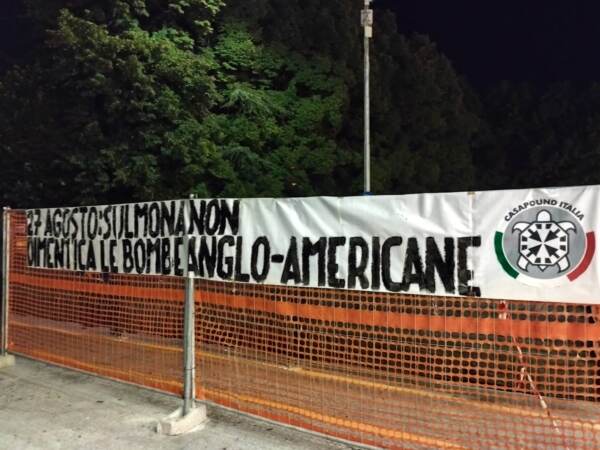 Sulmona, striscione Casapound in anniversario bombardamento 1943