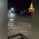 Maltempo, esonda torrente in Valtellina: strade chiuse