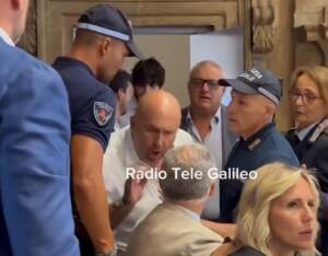 Terni, sindaco Bandecchi minaccia consigliere in Aula: rissa sfiorata