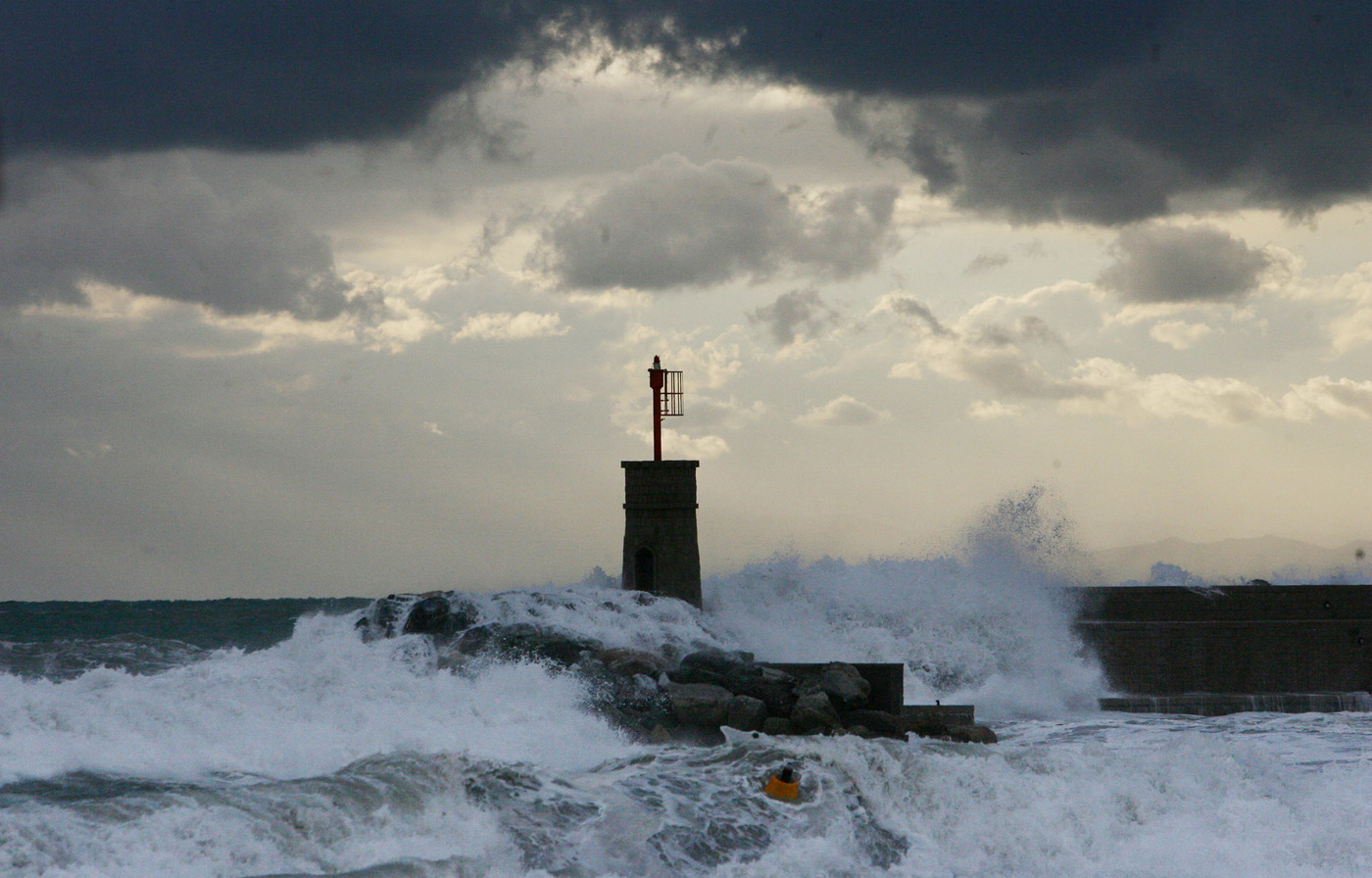 Maltempo in Liguria: allagamenti nel Genovese, frana sull’Aurelia Maltempo in Liguria: allagamenti nel Genovese, frana sull’Aurelia