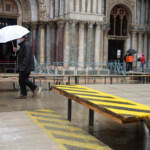 Venezia, acqua alta e Mose attivo