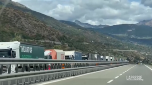 Traffico, tir incolonnati sull’A5 dopo chiusura traforo Frejus