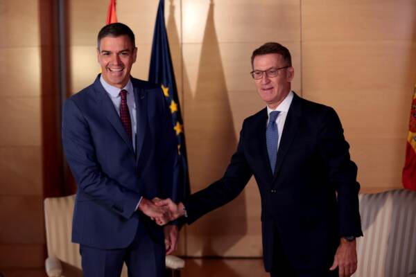 Spagna, Pedro Sanchez riceve Alberto Nunez Feijoo a Madrid